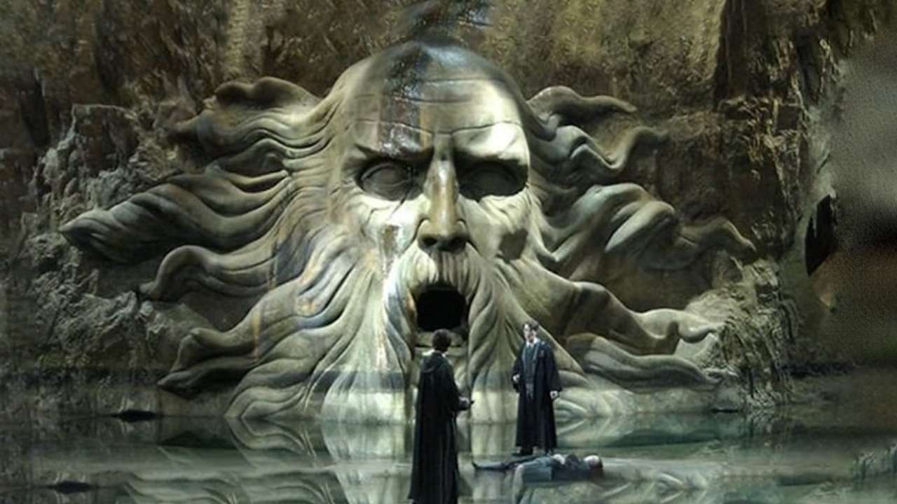 Chamber of Secrets statue scene.