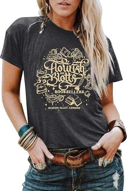Magical Shirt for Women Magic School T-Shirt Cute Castle Bookish Graphic Tees Family Holiday Vacation Short Sleeve Tops
