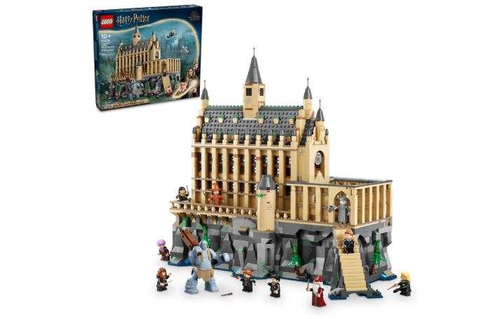 LEGO Harry Potter Hogwarts Castle: The Great Hall, Castle Toy Playset with 11 Minifigures, Harry Potter Collectible, Magical Gift for Boys, Girls or Any Fan