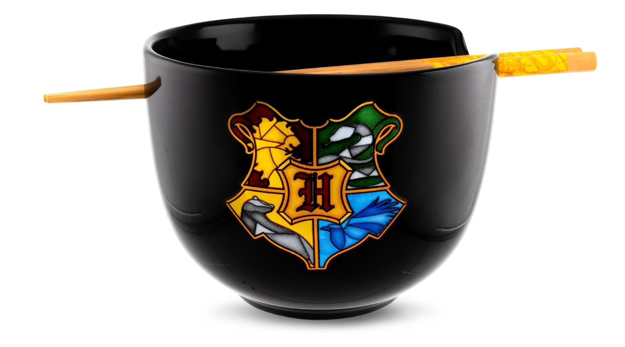  Silver Buffalo Harry Potter Hogwarts Crest Ceramic Ramen Dinnerware Set | Includes 20-Ounce Noodle Bowl and Wooden Chopsticks