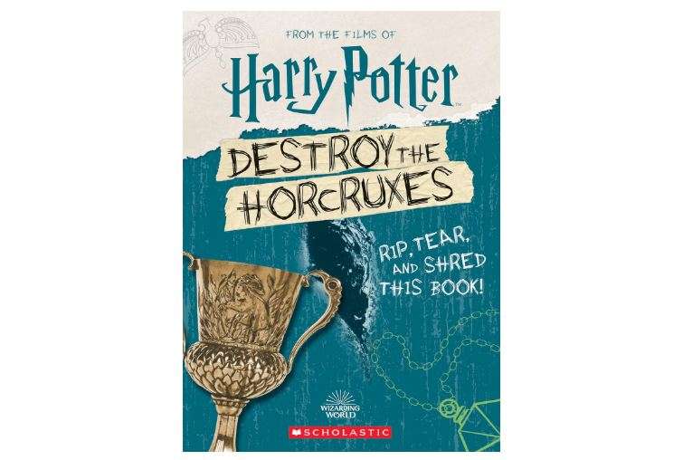 Destroy the Horcruxes (Official Harry Potter Activity Book)
