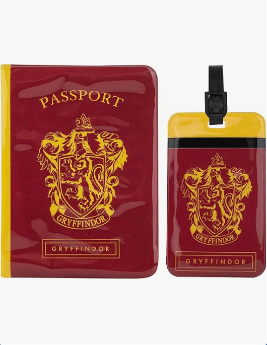 Cinereplicas Harry Potter - Set of Tag & Passport Cover Slytherin/Gryffindor/Hufflepuff/Ravenclaw - Official License