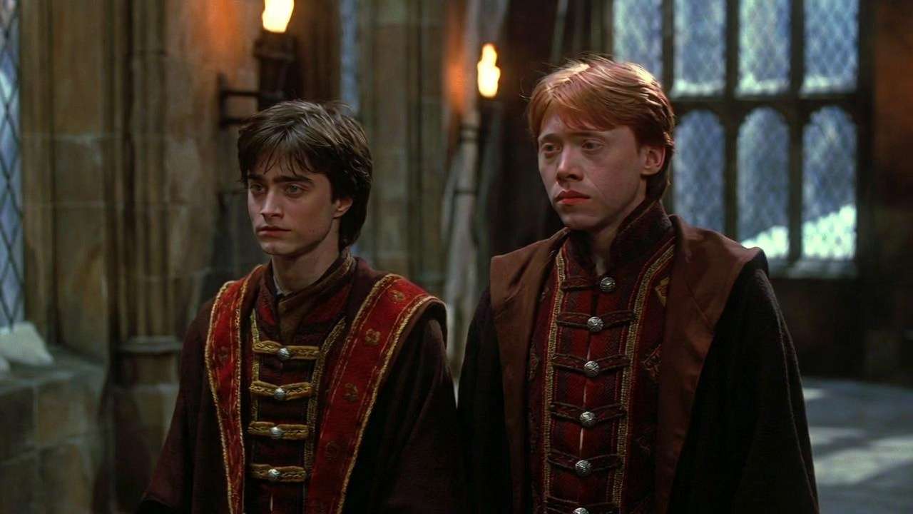 Daniel Radcliffe as Harry Potter next to taller Rupert Grint showing real actor height difference in films