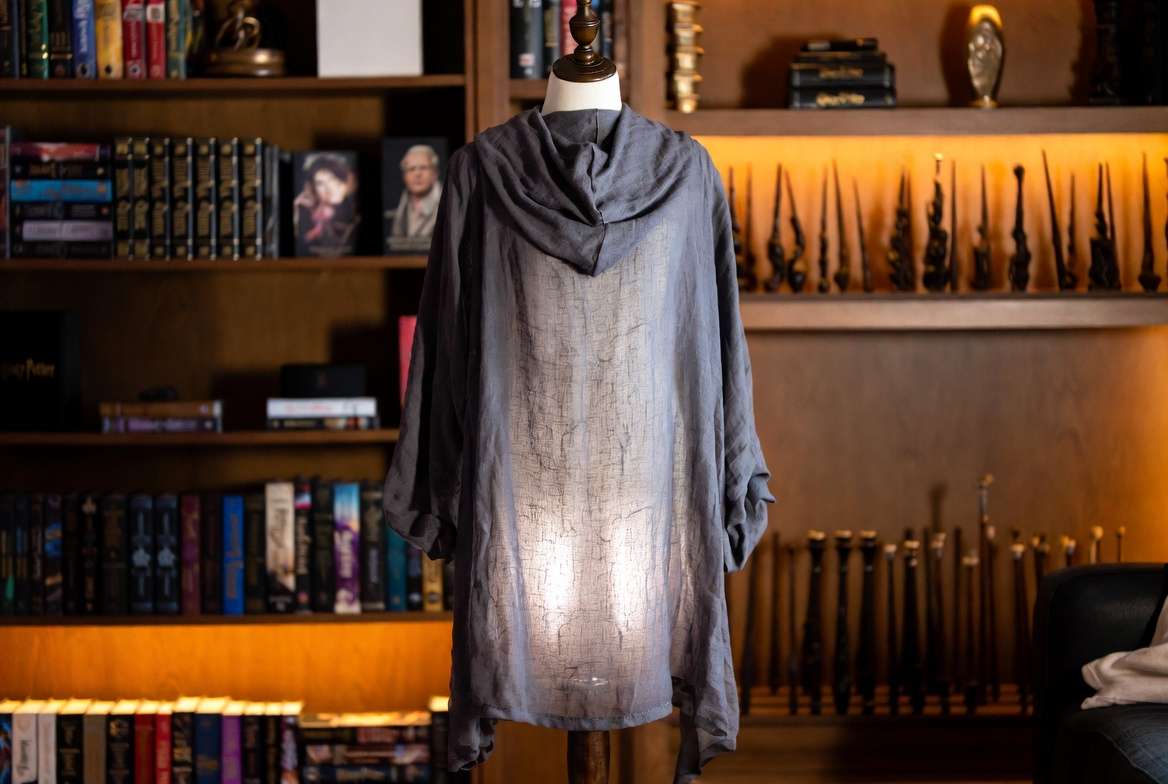 Official Harry Potter Disappearing Cloak replica for collectors and cosplay