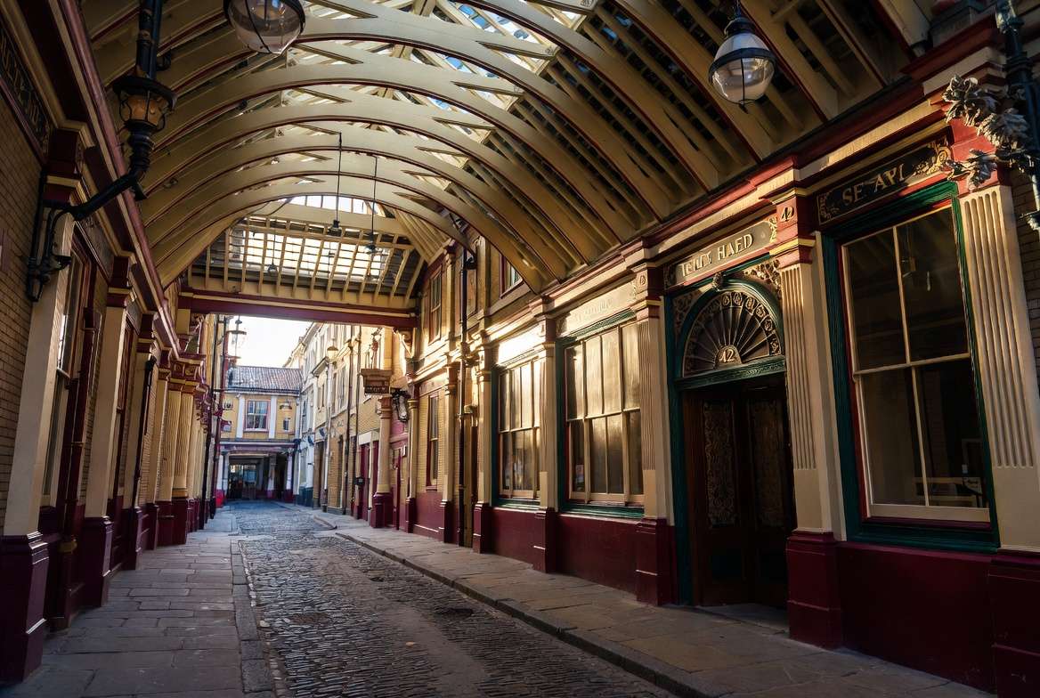 Leadenhall Market Harry Potter Leaky Cauldron blue door at Bull’s Head Passage